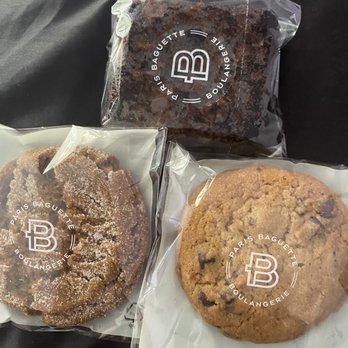 Paris Baguette - Ghirardelli brownie, chocolate chip cookie , and Gingersnap molasses cookie - Coffee & Tea Near Me - Irvine, California