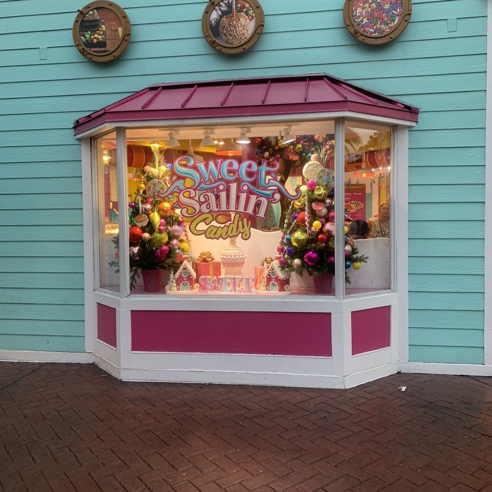 Sweet Sailin Candy - Front windows display - Desserts Near Me - Orlando, Florida Sweet Sailin Candy - Front windows display - Desserts Near Me - Orlando, Florida