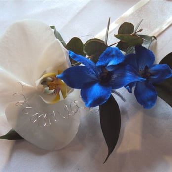 Floral Expression - Fancy Buttonholes - Florists Near Me - Leeds, XWY Floral Expression - Fancy Buttonholes - Florists Near Me - Leeds, XWY