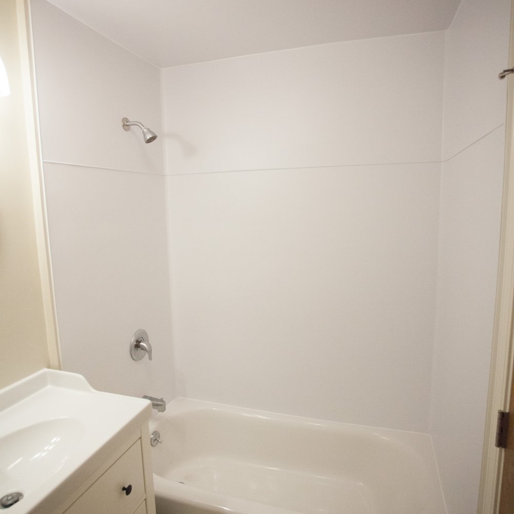 Tub Cove - After (with ceiling covered) - Kitchen & Bath Near Me - Redmond, Washington Tub Cove - After (with ceiling covered) - Kitchen & Bath Near Me - Redmond, Washington
