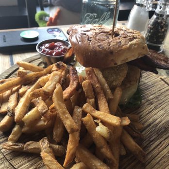 Blackwall Hitch - Blackwall Burger - New American Near Me - Baltimore, Maryland
