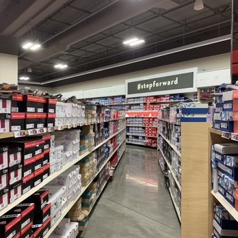 Famous Footwear - Shoe Stores Near Me - Honolulu, Hawaii Famous Footwear - Shoe Stores Near Me - Honolulu, Hawaii
