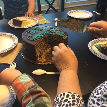 Classic Cakes - Traditional yellow/chocolate - Bakeries Near Me - Salisbury, Maryland