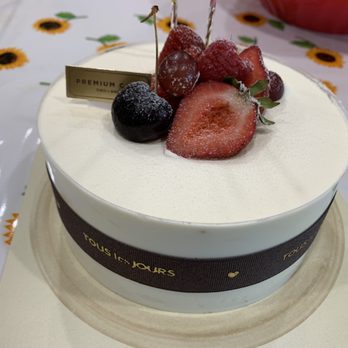 Tous Les Jours - Fresh fruit cake - Bakeries Near Me - Mesa, Arizona