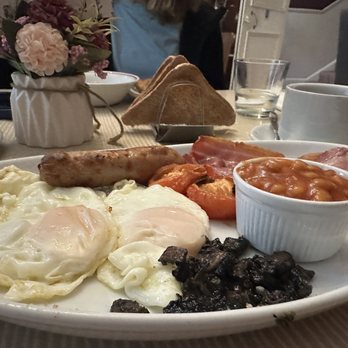 Arosfa Hotel - English breakfast - Hotels Near Me - London, XGL