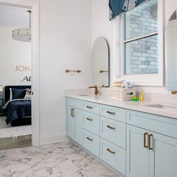 Monaco Interiors - Children's shared bathroom.