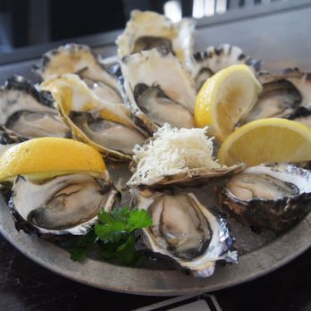 Harbour Oyster + Bar - Happy hour oysters ($2.00 each) - Cocktail Bars Near Me - Vancouver, British Columbia Harbour Oyster + Bar - Happy hour oysters ($2.00 each) - Cocktail Bars Near Me - Vancouver, British Columbia