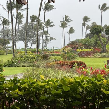 Hukilau Lanai - The grounds, with tiki torches. - Seafood Near Me - Kapaa, Hawaii