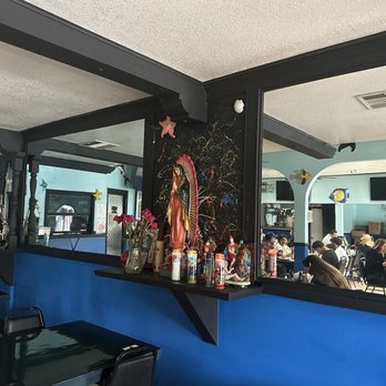 El Camaron Pelado - Inside - Mexican Near Me - Los Angeles, California El Camaron Pelado - Inside - Mexican Near Me - Los Angeles, California
