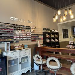 H2O Nail Bar & Spa - Drying and polish stations