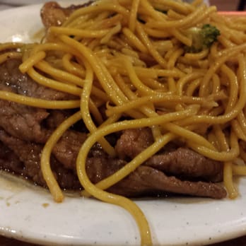 Happy Buffet - Lo mein with beef - Buffets Near Me - Hialeah, Florida