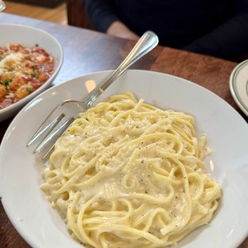 Monty’s Red Sauce - Linguine alfredo - Italian Near Me - Portland, Oregon Monty’s Red Sauce - Linguine alfredo - Italian Near Me - Portland, Oregon