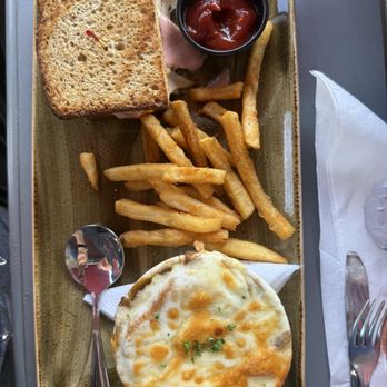 Federal House - 1/2 turkey and Brie, onion au gratin soup. - American Near Me - Annapolis, Maryland