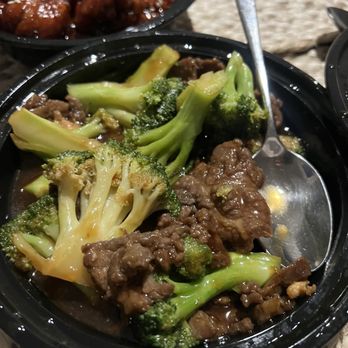 Mama's Taste - Beef and broccoli - Chinese Near Me - Fairfax, Virginia