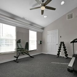 College Park - Gym with equipment