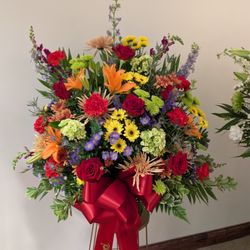Gibson's Flower Shoppe - Sympathy urn for a loved one.