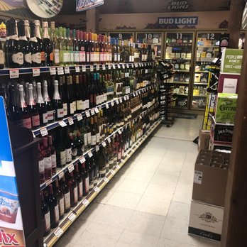 Bear Valley Country Market - Lots of wines to choose from - Farmers Market Near Me - Tehachapi, California Bear Valley Country Market - Lots of wines to choose from - Farmers Market Near Me - Tehachapi, California