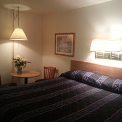 Friendly Inn - Most comfortable bed in a motel on our road trip yet! I got a Great nights sleep!