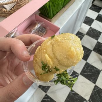 Three Girls On Spring - Garlic knot - Vegan Near Me - Charleston, South Carolina Three Girls On Spring - Garlic knot - Vegan Near Me - Charleston, South Carolina