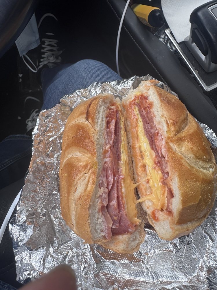 Moe's Deli & Grocery