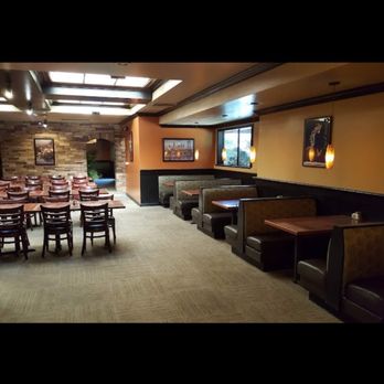 Tony Roma's - Cafeteria-like dinning area. - Barbeque Near Me - Anaheim, California