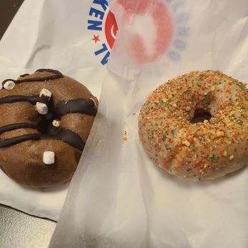 Federal Donuts & Chicken - Hot Cocoa, Sugar Cookie - Chicken Shop Near Me - Philadelphia, Pennsylvania