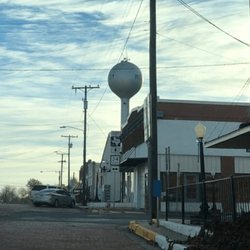 El Arbol - classic Texas one street and a traffic light, but the restaurant is closer to Mexico