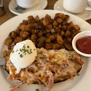 Cochon Dingue - Croquet Madame - Breakfast & Brunch Near Me - Quebec City, Quebec Cochon Dingue - Croquet Madame - Breakfast & Brunch Near Me - Quebec City, Quebec