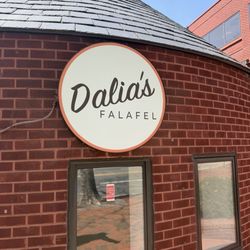 Dalias falafel - Entrance