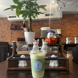 Eather Tea & Cafe - Caramel Matcha Latte