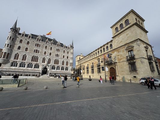 Casa Botines by null