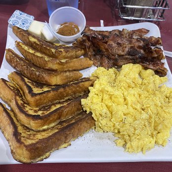 PUPUSERIA MANA - Mana Platter - Salvadoran Near Me - Alexandria, Virginia PUPUSERIA MANA - Mana Platter - Salvadoran Near Me - Alexandria, Virginia