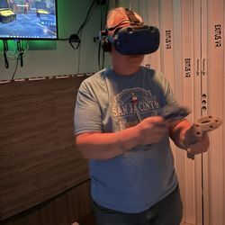 ExitusVR - Fearless zombie fighter struggling in vain against the horde of the undead