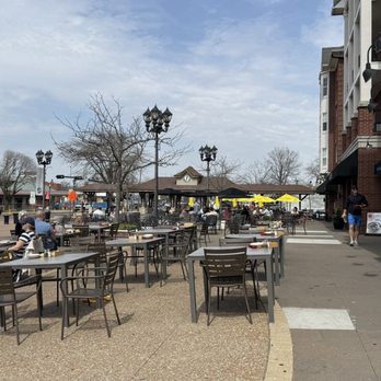 Crushed Red - Outside area - New American Near Me - Kirkwood, Missouri