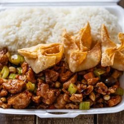 China Gourmet - L8 Szechuan Spicy Chicken combo with white rice and crab rangoons
