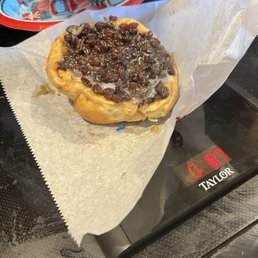 Raisin roll 8.7 ounces