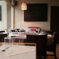 La Terrasse de Cezembre - Intérieur du restaurant : les tables