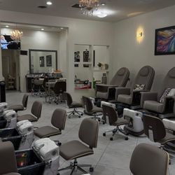 Krazy Nails - New chairs