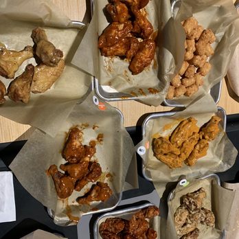 Buffalo Wild Wings - American Near Me - Savoy, Illinois
