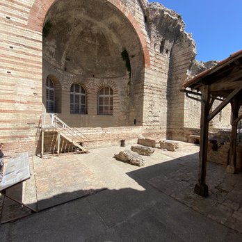 Les Thermes de Constantin - Pool - Arts & Entertainment Near Me - Arles, 13