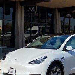 Carlie's Tesla - Picking up at Sacramento International Airport