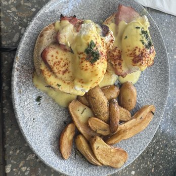 Deck. - Eggs Benedict - Hawaiian Near Me - Honolulu, Hawaii Deck. - Eggs Benedict - Hawaiian Near Me - Honolulu, Hawaii