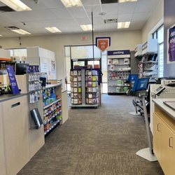 FedEx Office Print & Ship Center - Inside