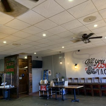 Que Onda Tacobar - Spacious waiting area. Table for pick up orders - Tacos Near Me - Pinole, California