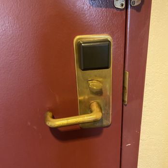Quality Inn & Suites - Very dirty door handle - Hotels Near Me - Carthage, Missouri Quality Inn & Suites - Very dirty door handle - Hotels Near Me - Carthage, Missouri