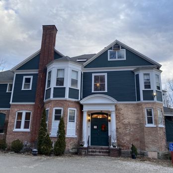 Avaloch - Front entrance - Hotels Near Me - Lenox, Massachusetts