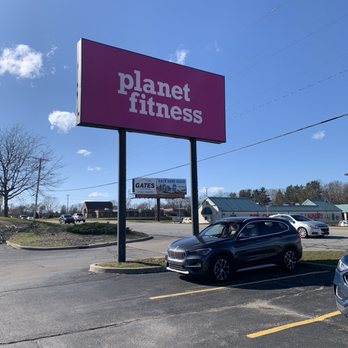 Planet Fitness - Street sign - Gyms Near Me - South Bend, Indiana Planet Fitness - Street sign - Gyms Near Me - South Bend, Indiana
