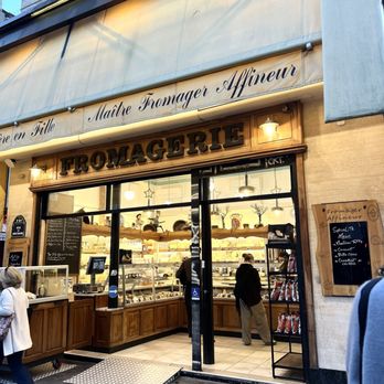 Fromagerie Jouannault - Cheese Shops Near Me - Paris, 75
