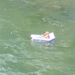 Gummibootfahrt auf der Limmat