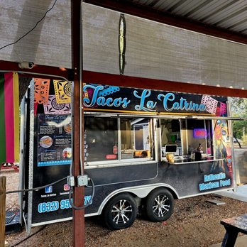 Tacos La Catrina - The ordering window - Food Trucks Near Me - Cedar Park , Texas